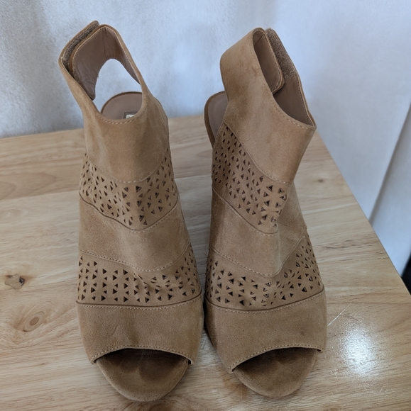 Suede cutout chunky heels - Picture 2 of 3